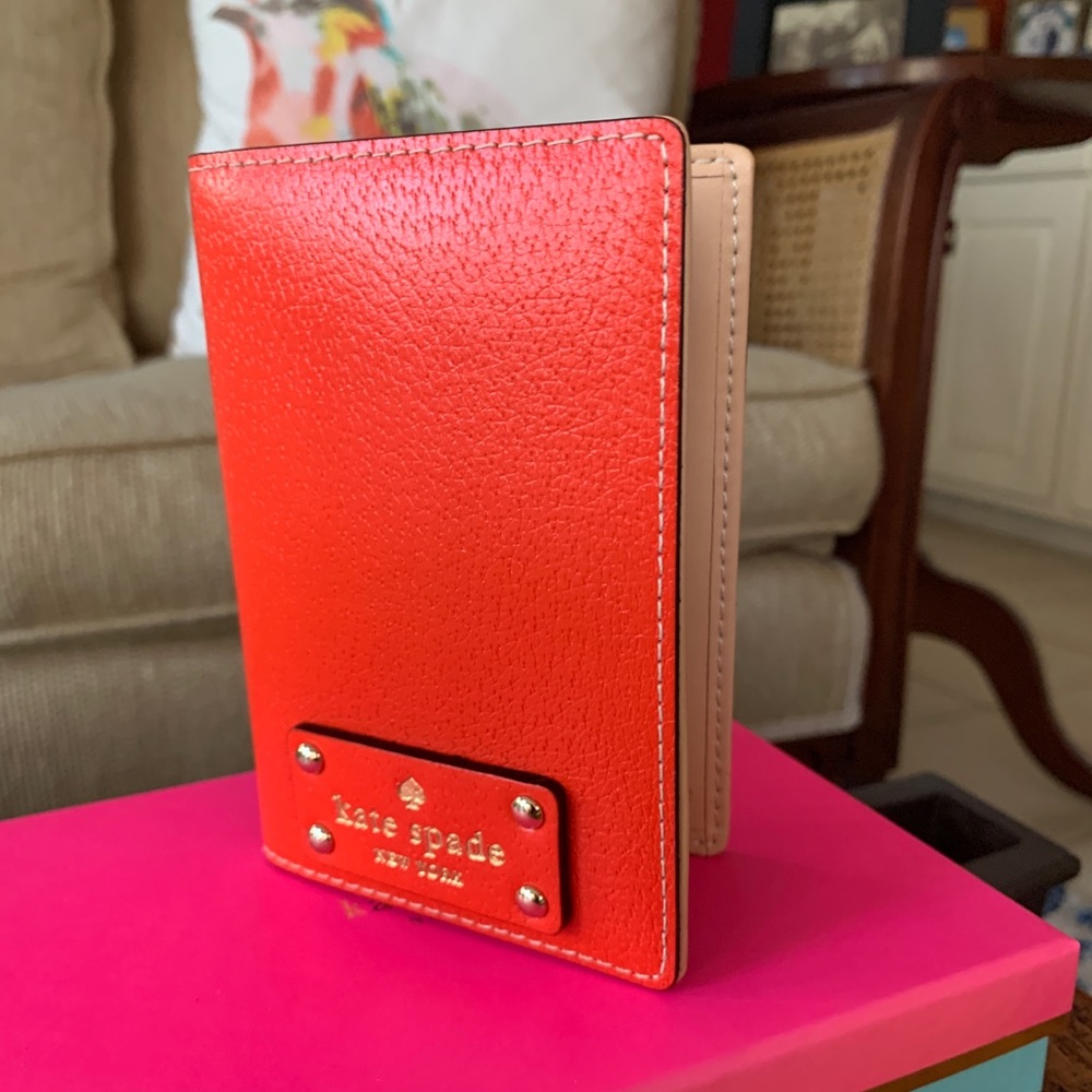 RARE! Kate Spade Passport Holder in GIFT BOX Red Leather - Picture 6 of 15